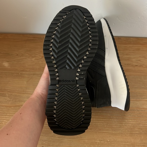Women’s Adidas Retropy - Picture 3 of 3